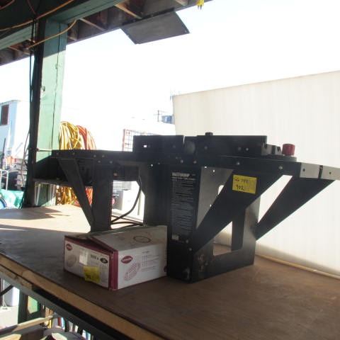 Master Grip Table Router MASTER GRIP ROUTER TABLE & BOX OF BISCUIT JOINERS