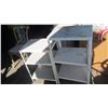 Image 1 : 2 METAL TIERED TABLES