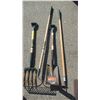 Image 1 : 4 GARDEN TOOLS