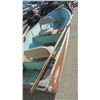 Image 2 : 12' ALUMINUM LUND FISHING BOAT W/2 BOAT SEATS, OARS & FISHING ROD HOLDERS