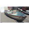 Image 8 : 12' ALUMINUM LUND FISHING BOAT W/2 BOAT SEATS, OARS & FISHING ROD HOLDERS