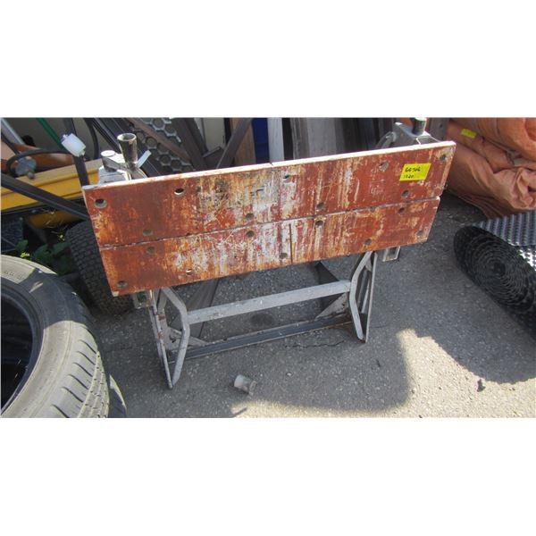 FOLDING WORKBENCH Folding workbench
