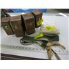 Image 1 : 4 LEATHER POUCHES, SUSPENDERS, & MILITARY GAUZE