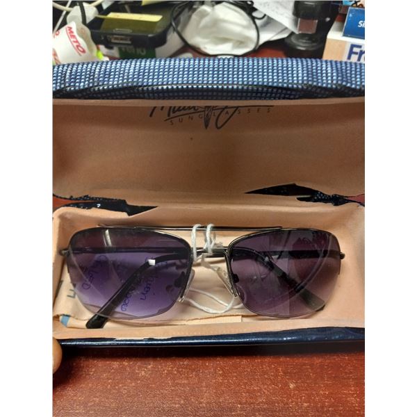 FASHION SUNGLASSES IN MAUI JIM CASE