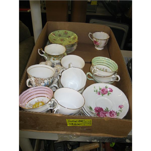 LOT OF CHINA TEACUPS & SAUCERS