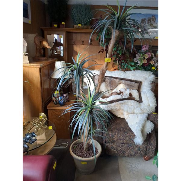 LARGE ARTIFICIAL PLANT