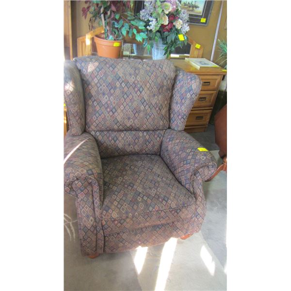 LARGE WING BACK RECLINER CHAIR