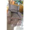 Image 2 : LARGE WING BACK RECLINER CHAIR