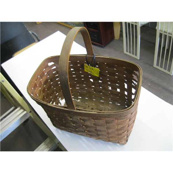 WOVEN BASKET