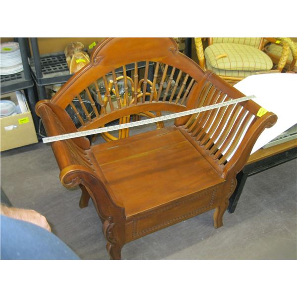 DECORATIVE ENTRANCE BENCH WITH LIFT TOP SEAT