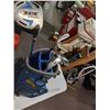 Image 2 : SMALL KIDS SET OF GOLF CLUBS AND BAG