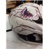 Image 3 : WHITE PINK AND GREY MOTORCYCLE HELMET, MISSING BLACK SCREW ON CAP ON 1 SIDE OF VISOR