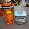 Image 1 : BAG OF MISC CONTAINERS AND A SMALL COOLER BAG