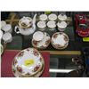 Image 1 : SMALL LOT OF ROYAL ALBERT OLD COUNTRY ROSE DISHES AND A ROYAL ALBERT PLACE SETTING MAT SET