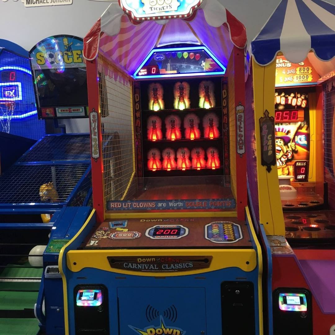 DOWN THE CLOWN ARCADE GAME/MACHINE (MODEL BL100X; S/N BLC15 3148)