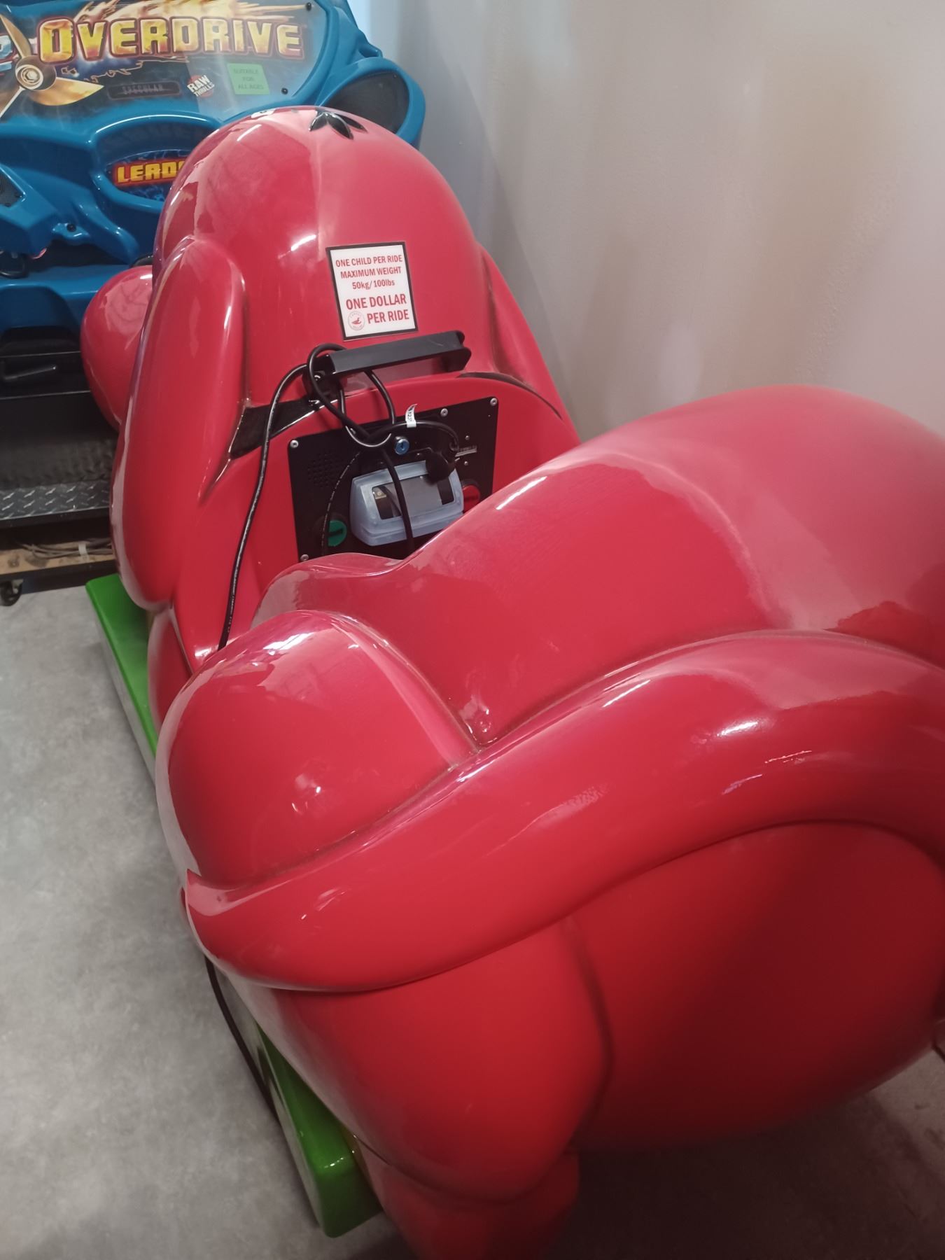 CLIFFORD the BIG RED DOG - KIDDIE RIDE-