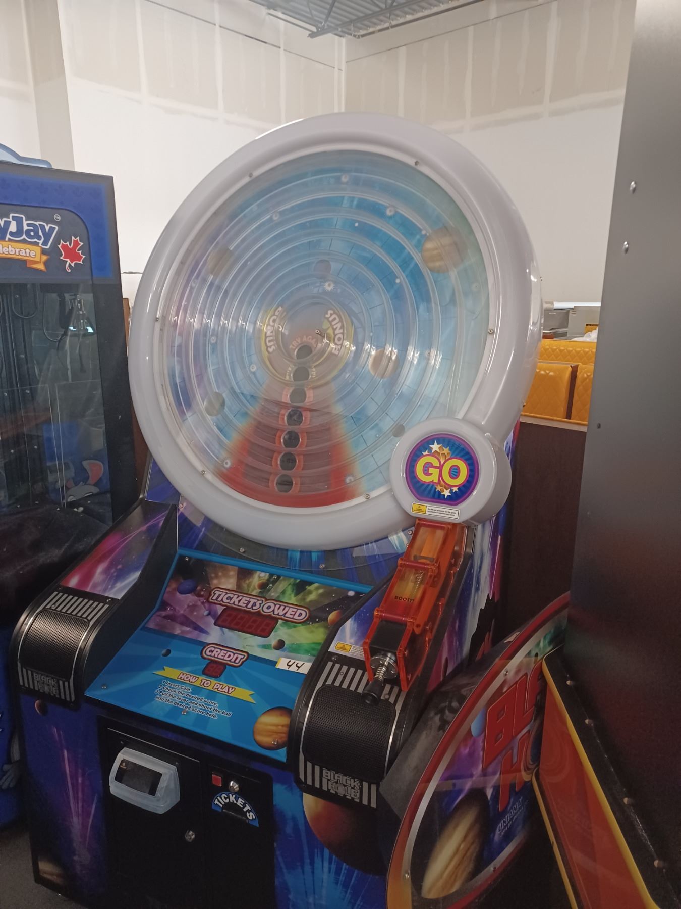 BLACK HOLE ARCADE GAME MACHINE (S/N U_BH20141282; Mft'd FEB 2015)