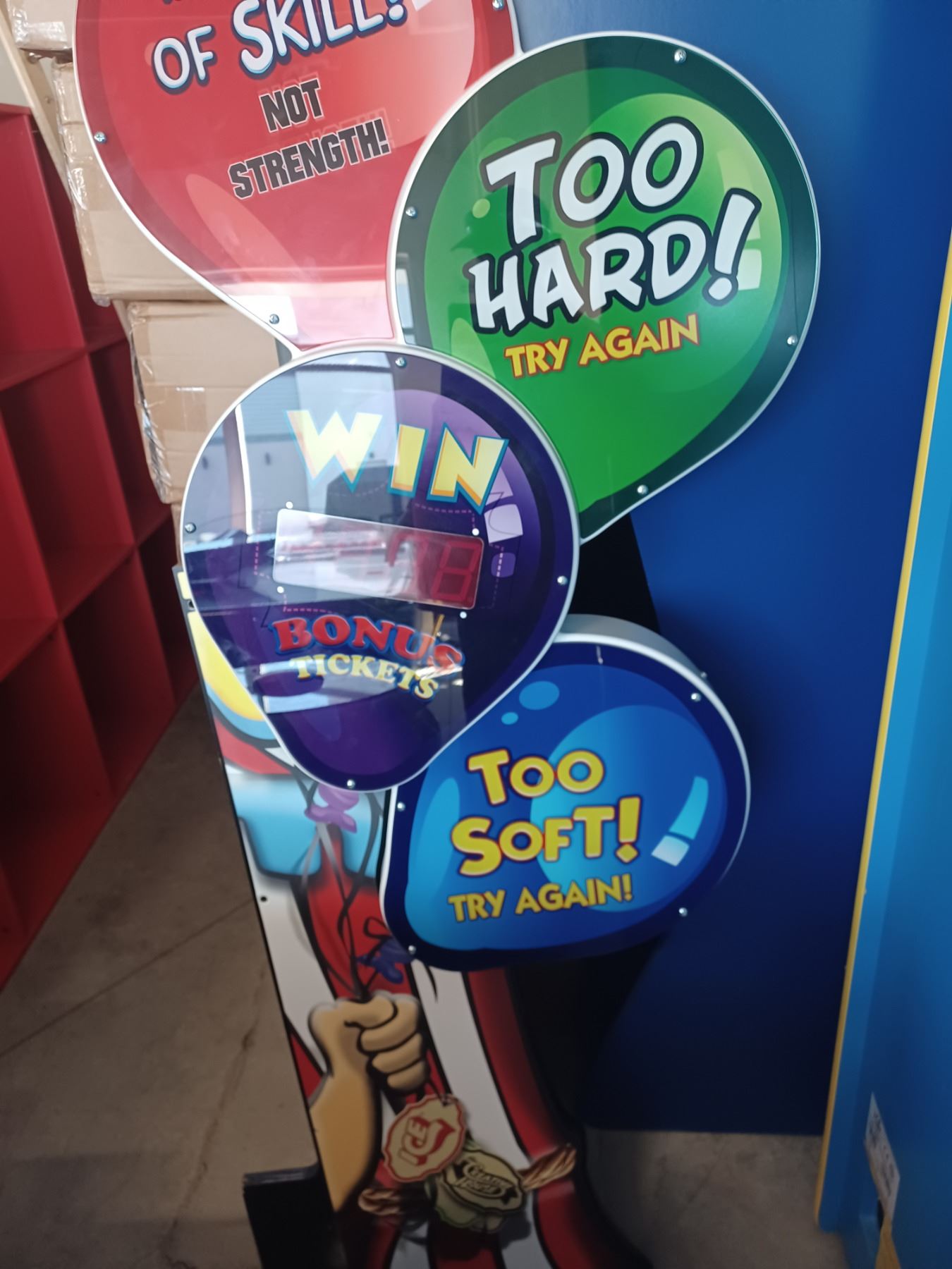 WHACK 'N WIN ARCADE GAME MACHINE W/ 2 LOG STOOLS.