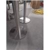Image 2 : 4- 24" x 42" TABLES