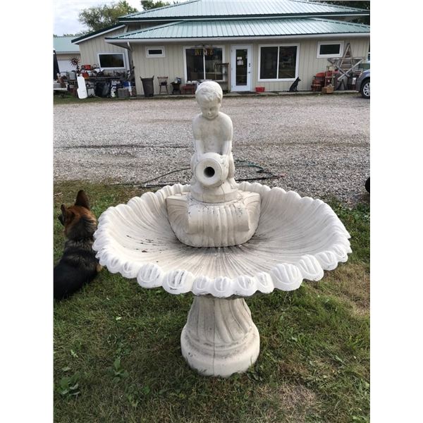 LARGE CEMENT FOUNTAIN