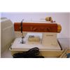 Image 2 : *Singer Sewing Machine 22/02 (1982) w/Case Manual and Foot Pedal