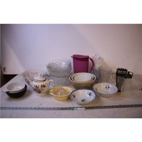 Pyrex Bowl Set, Tupperware Jug, Various Dishes