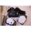 Image 4 : (8) Hockey Pads + Mesh Bag