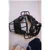 Image 2 : Baseball Catcher Equipment