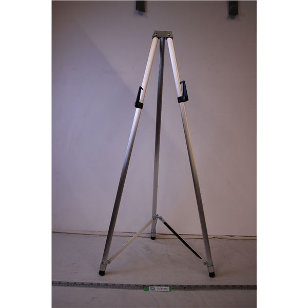 Tripod Easel