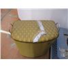 Image 2 : *Pet carrier, clothes hamper + misc