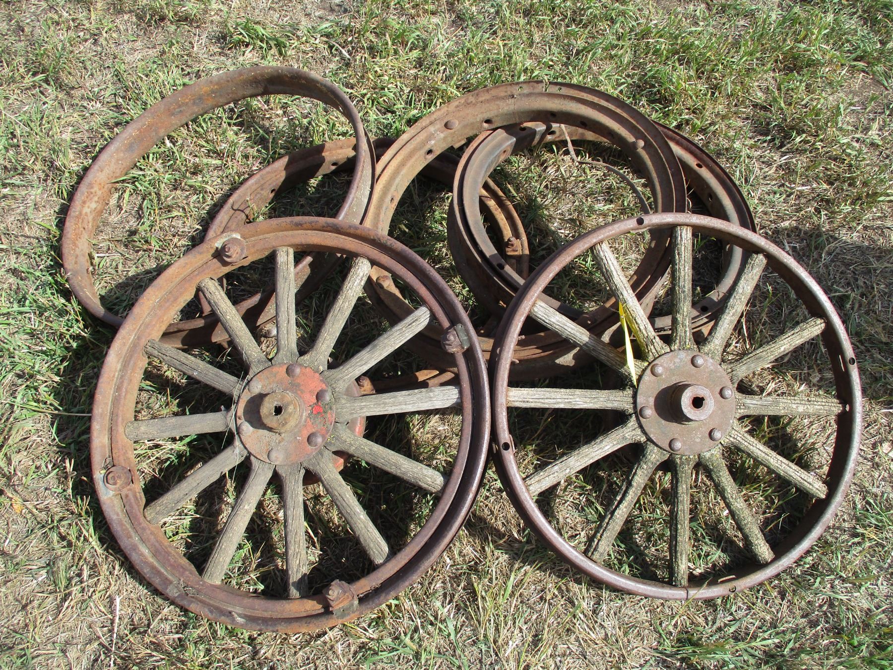 Model T Split Rim Model T rims with spokes - Bodnarus Auctioneering