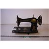 Image 1 : Antique Singer Sewing Machine