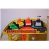 Image 2 : Fisher-Price Parking Ramp Service Centre w/ Figures