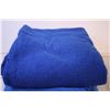 Image 2 : (2) Blue Blankets