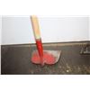 Image 2 : *Rake and garden hoe