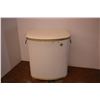 Image 1 : *Retro Laundry Hamper w/ Cushion top