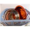 Image 4 : (3) porcelain Bowls - (2) Metal bowls - Purse - Laundry Basket