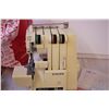 Image 3 : Singer Ultralock 14U32 serger