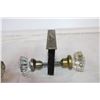 Image 4 : Antique glass door knobs