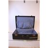 Image 1 : Vintage Suitcase