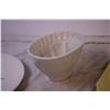 Image 5 : Small Ceramic Jello/Aspic Mould +(2) Plates