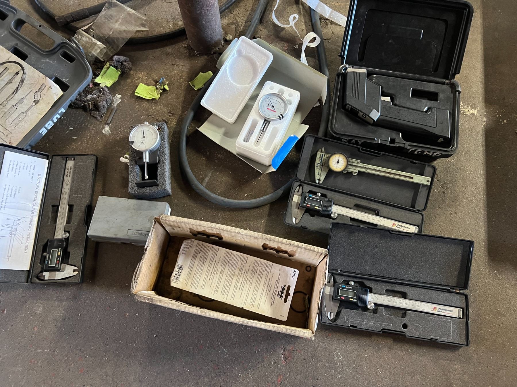 COLLECTION OF SPECIALTY MEASURING TOOLS, MITUTOYO 513-118 MICRO MEASURE ...