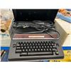 Image 1 : SEARS CORRECT-O-BALL VINTAGE TYPEWRITER IN CASE