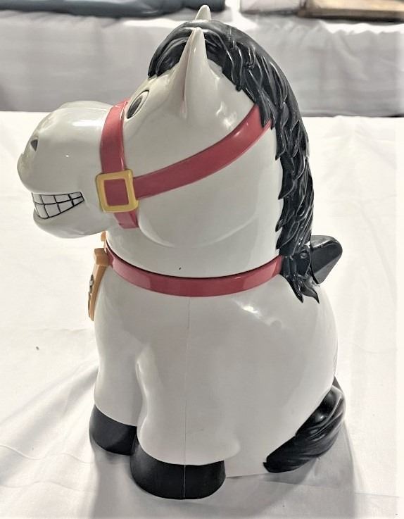 Horse Cookie Jar, Make noise when opened