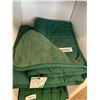 Image 1 : Hippo Hug Weighted Blanket -40x60 Green 10lbs