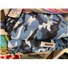 Image 1 : Hippo Hug Customized Weighted Blanket - 40x50 - blue camo 15 lbs