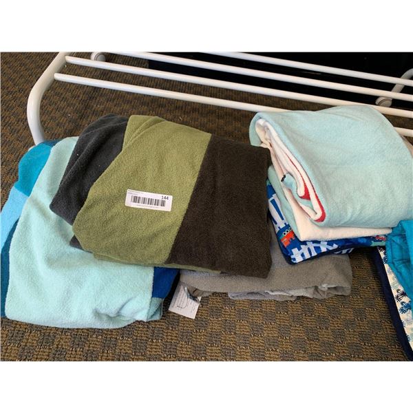 Lot of 4 Fleece Blankets