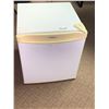 Image 2 : Small Danby Fridge (see item description below for removal info)