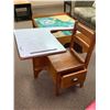 Image 1 : Vintage Childs Desk