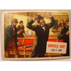 1954 TOPPS SCOOPS NO. 9 TRADING CARD GARFIELD SHOT